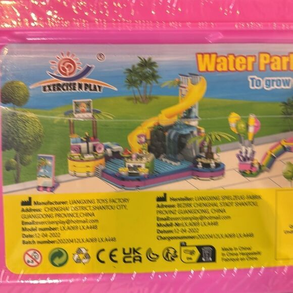 Water Park & Holiday Villa Building Blocks in Storage Box Brand New - Picture 5 of 10